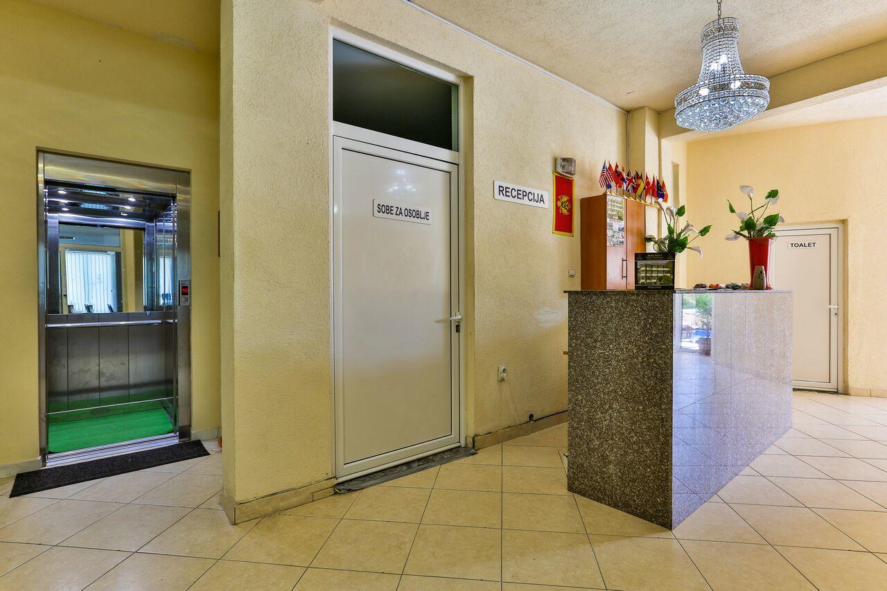 Hotel Hoti Ulcinj Ngoại thất bức ảnh